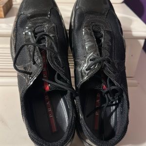 Women’s tennis shoes